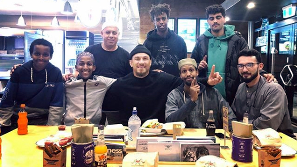 Sonny Bill Williams Arrives In Christchurch Praises Support For Muslim Community Fbc News
