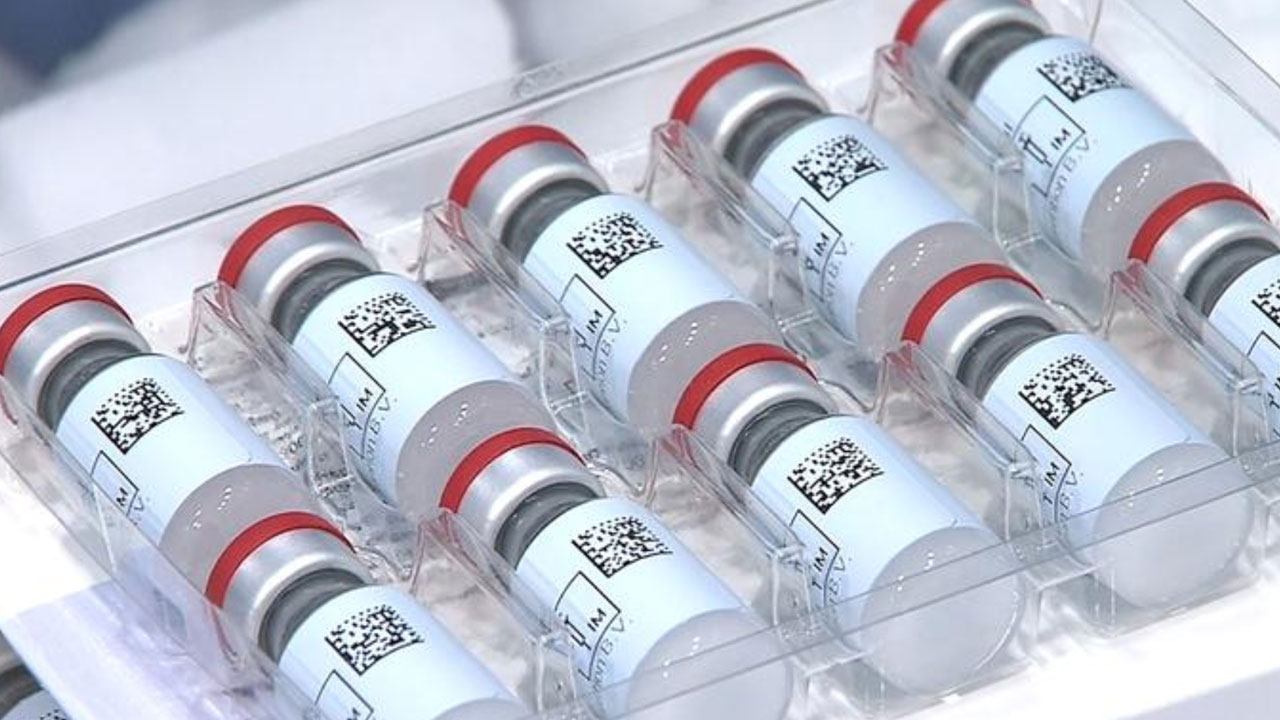 The fda and cdc have confidence that this vaccine is safe and effective in. Covid-19 Vaccine Janssen Aufkleber : U.S. authorizes Johnson & Johnson's COVID-19 vaccine - FBC ...
