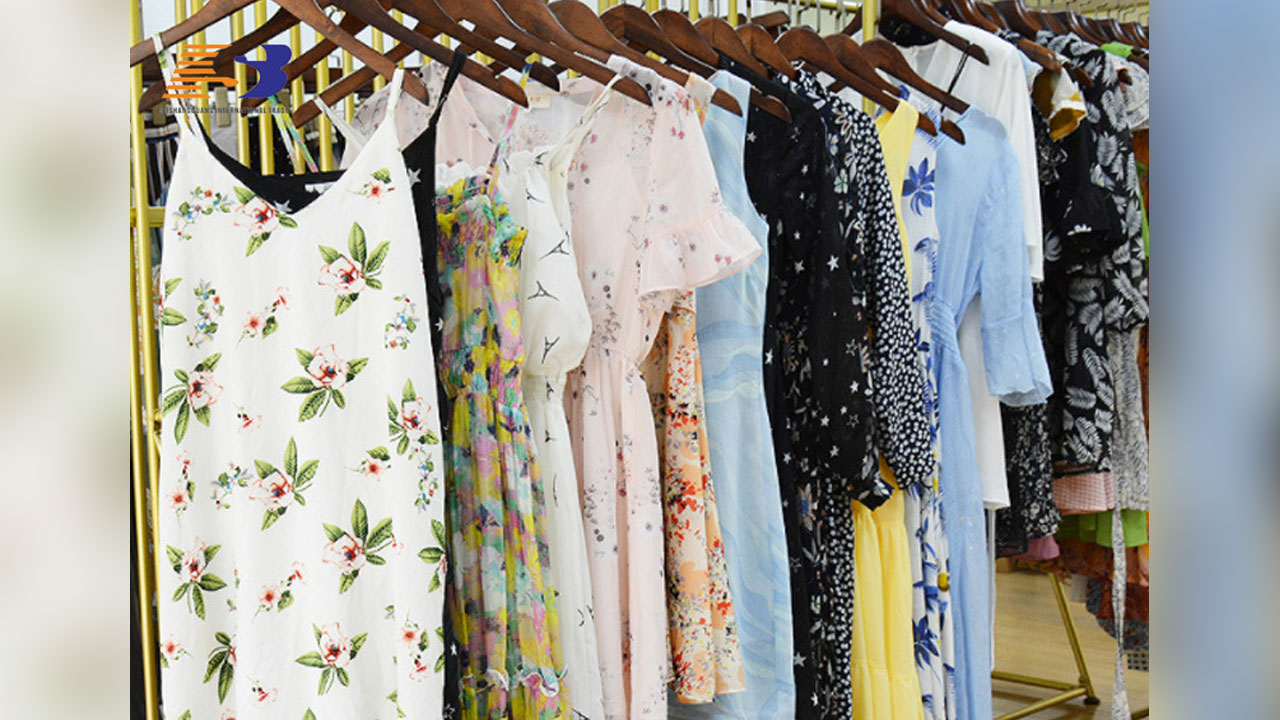 Buying second hand discount clothes in bulk