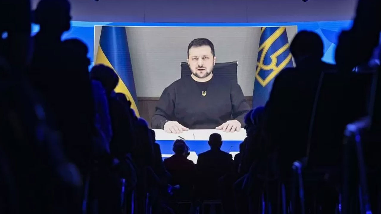 Ukraine's president Zelensky addresses Davos forum after fatal helicopter  crash – FBC News