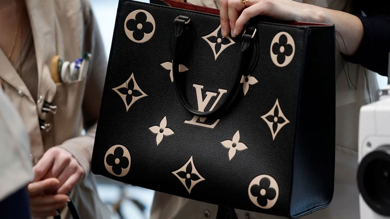 Chanel Overtakes Louis Vuitton in Chinese Share of Search
