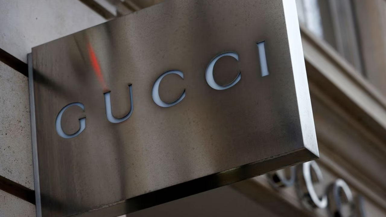 Gucci hits runway as fashion world awaits new designer