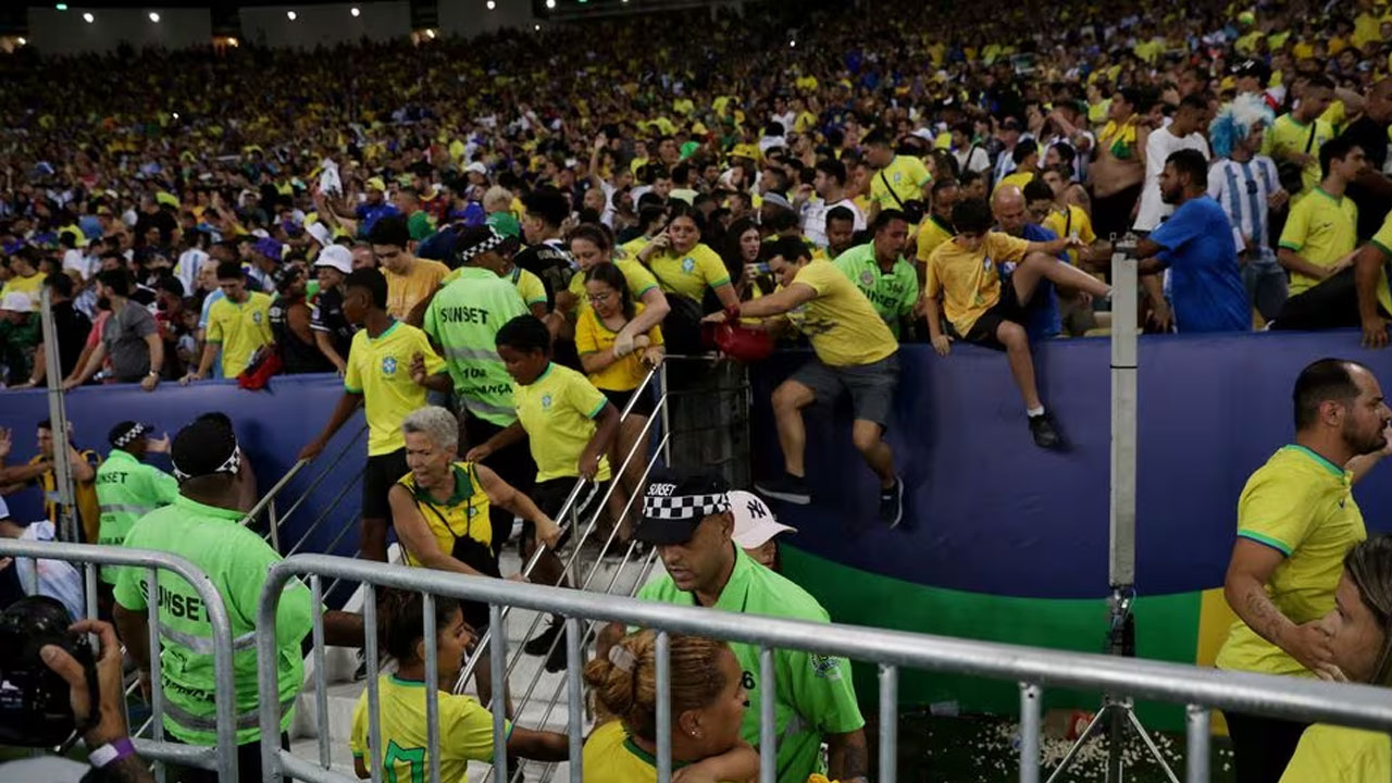 Argentina hand Brazil third straight loss after crowd trouble at Maracana