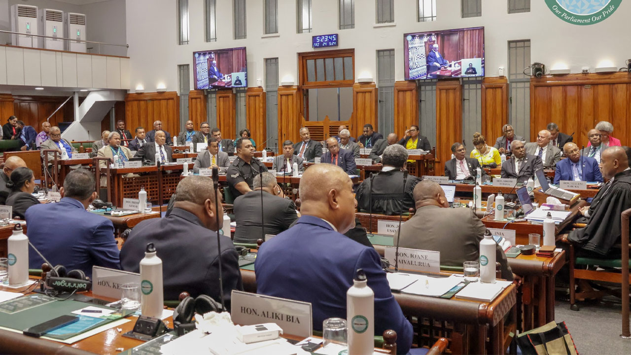 Fijililer milletvekillerinin maaş artışı konusunda şeffaflık talep ediyor – FBC News