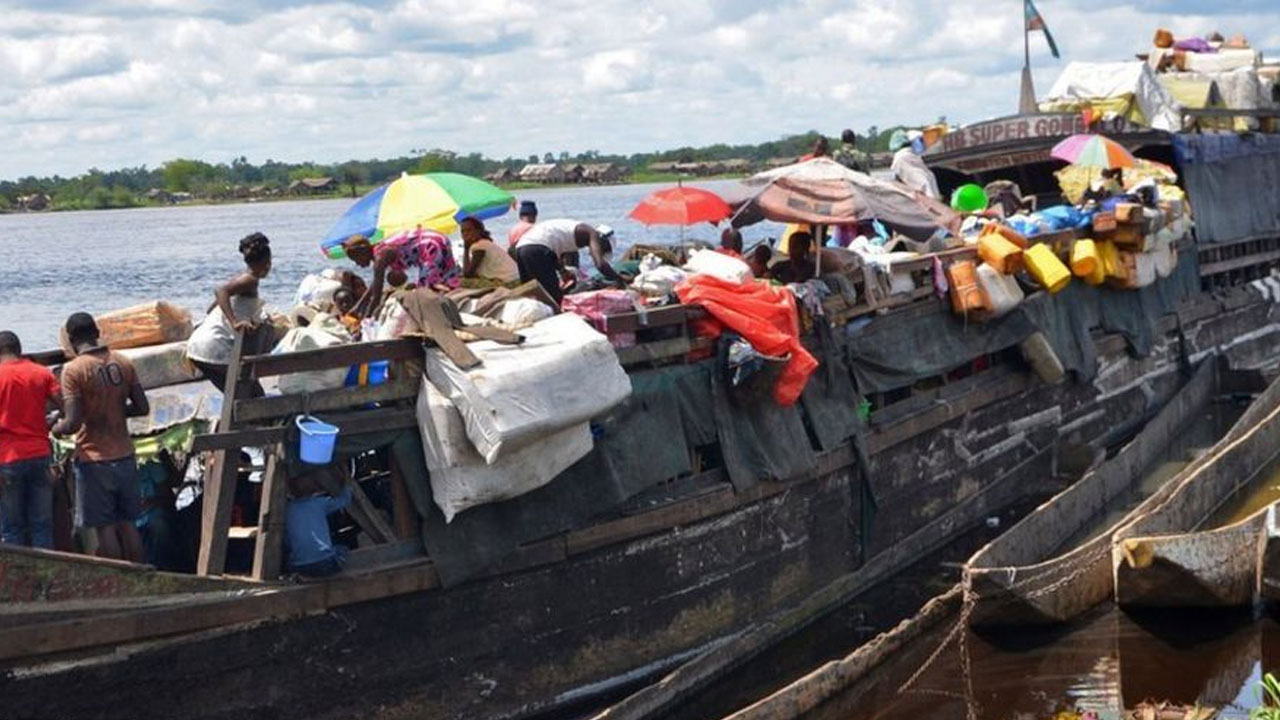 At least 24 killed as Congolese boat overturns