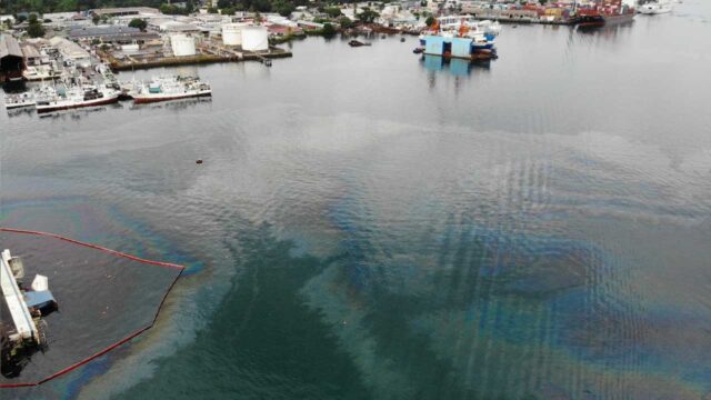 Navire en mer