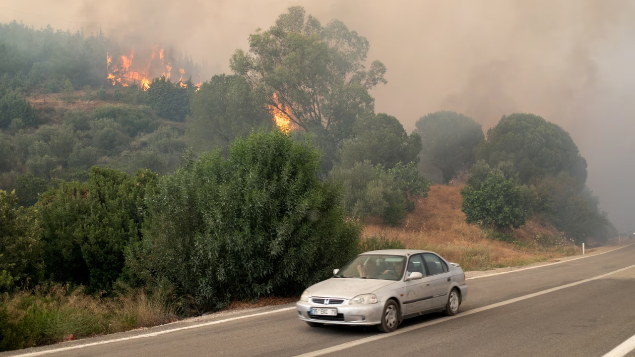 Europe hit by early heatwave: Thousands flee Turkey wildfires
